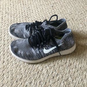 Women’s Nike frees